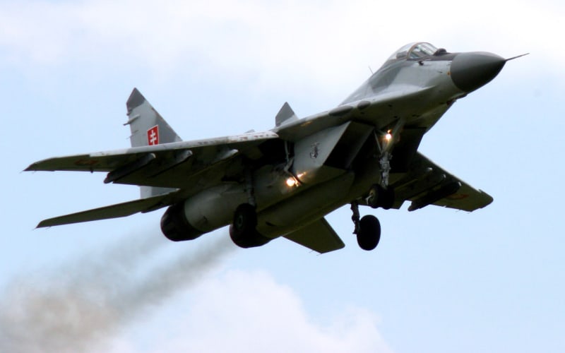 Slovensko se ukrajinské žádosti o poskytnutí stíhaček Mig-29 pokusí vyhovět, uvedl premiér Heger.