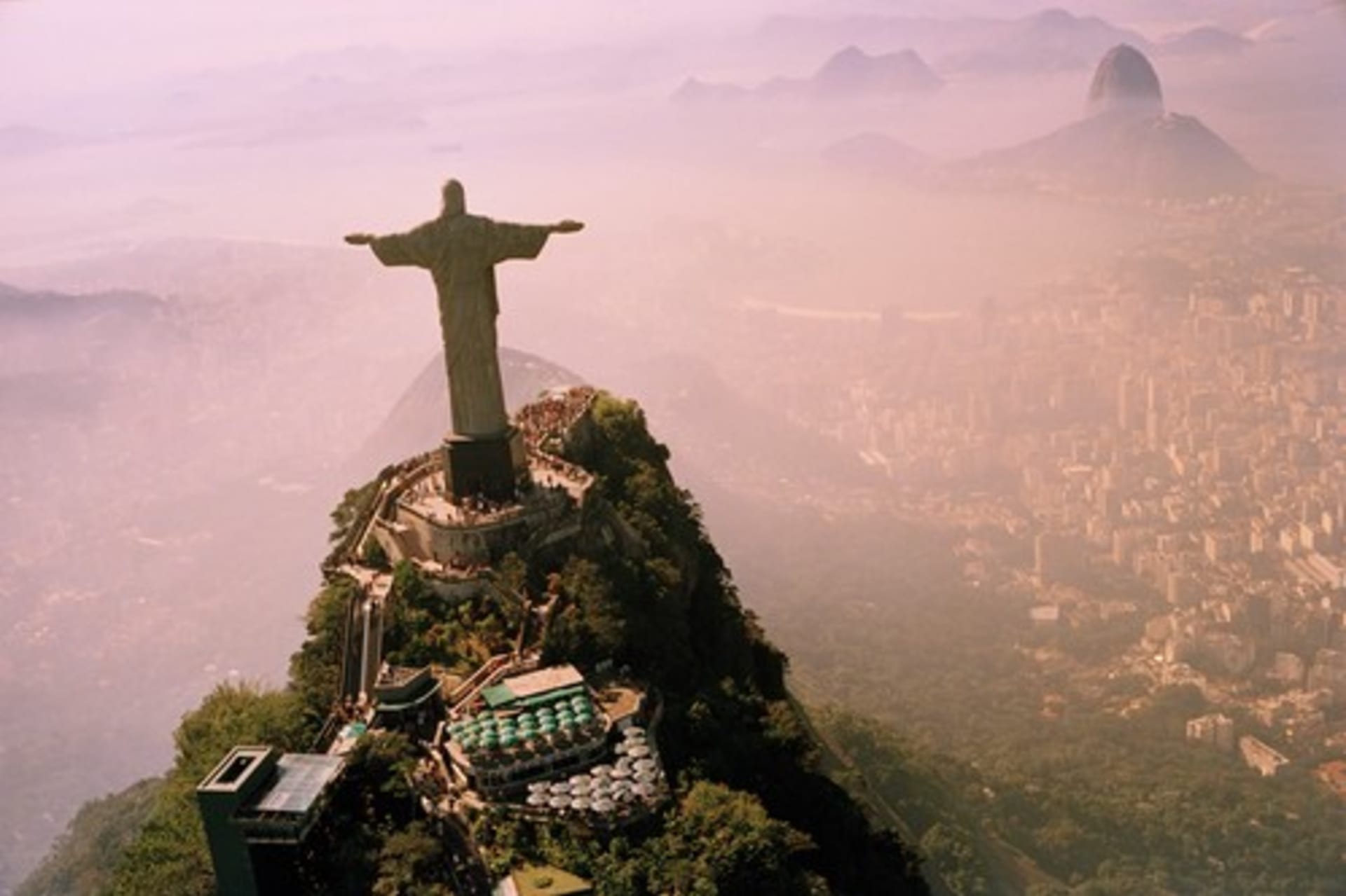 Socha Ježíše Krista Spasitele nad Rio de Janeirem