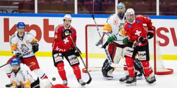 Čeští hokejisté se oklepali z debaklu a v Malmö zdolali Švýcary. V prodloužení rozhodl Chlapík