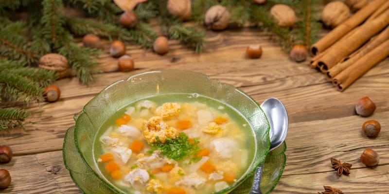 Mezi nejhoršími pokrmy na světě se umístila i česká rybí polévka, kterou většina domácností servíruje na Vánoce.
