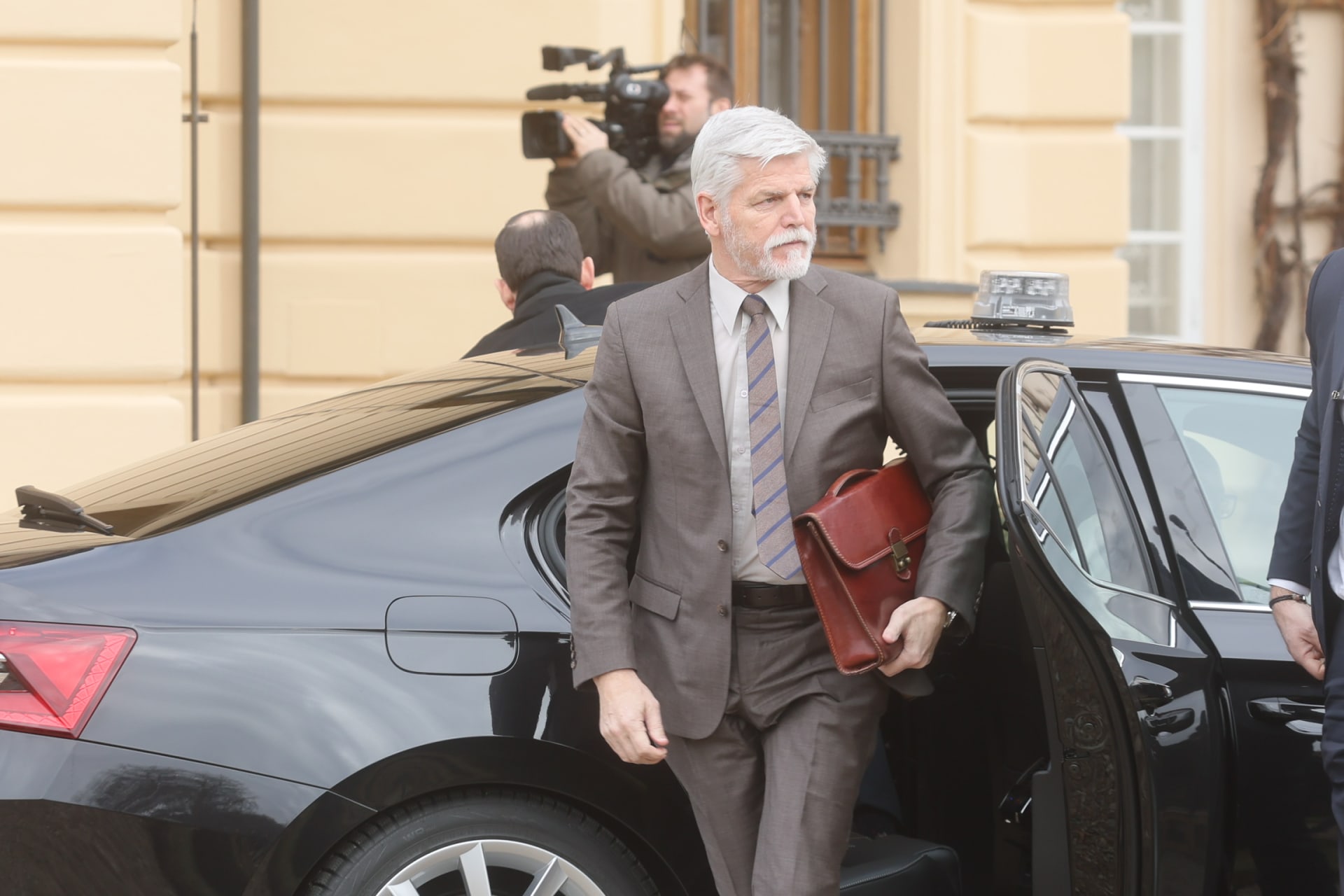 Nově zvolený prezident Petr Pavel dorazil na setkání s Milošem Zemanem v Lánech.