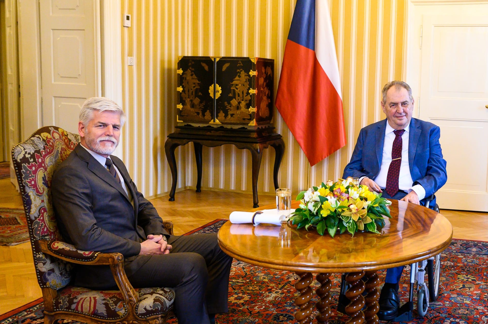Prezident Miloš Zeman v únoru 2023 v Lánech přijal svého nástupce Petra Pavla.