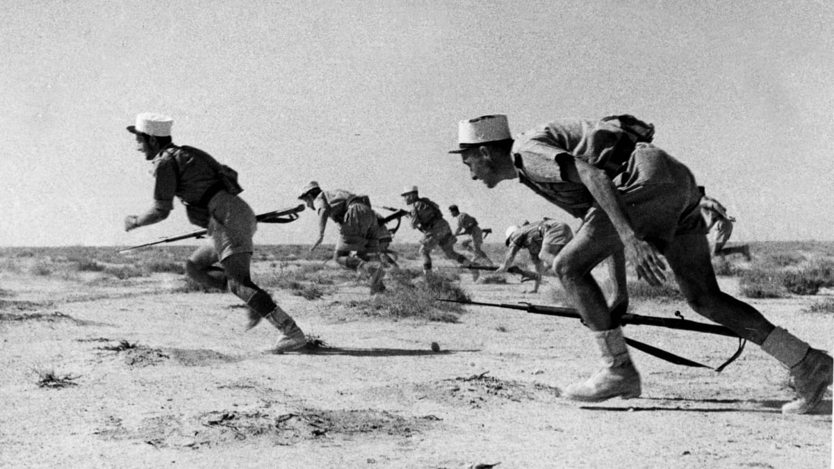 Jedním z konfliktů, do kterých se cizinecká legie historicky zapojila, byla i druhá světová válka. Na snímku bitva u libyjského Bir Hakeimu.