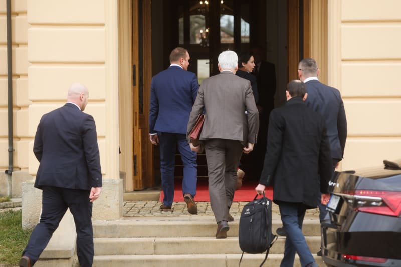 Příjezd nově zvoleného prezidenta Petra Pavla na schůzku s Milošem Zemanem v Lánech