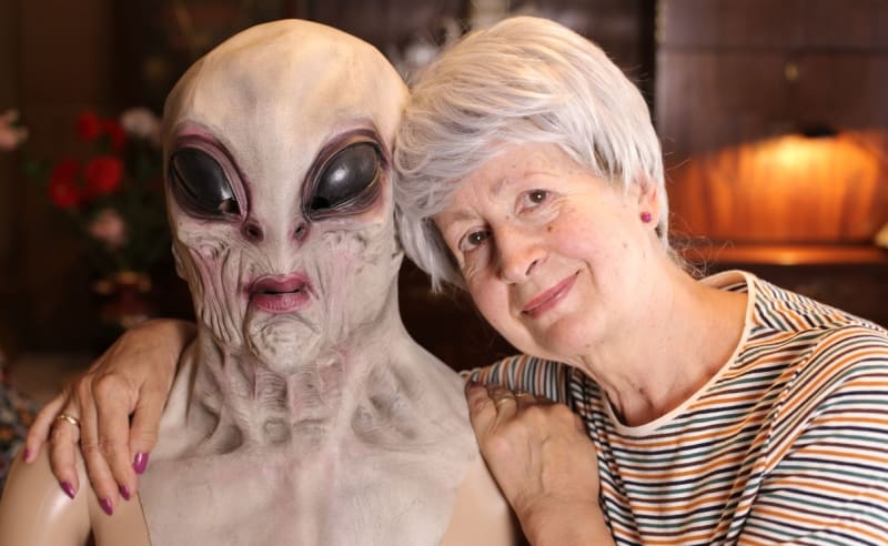 Některé ženy tvrdí, že s mimozemšťany mají hezký vztah. 