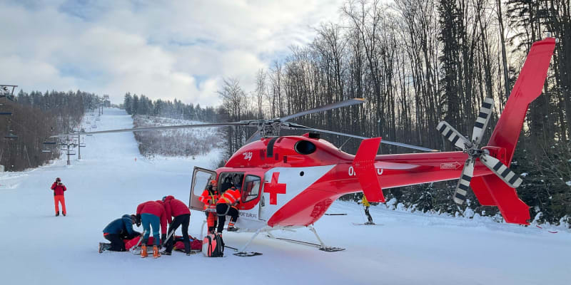 Letečtí záchranáři mají poslední dny stále více výjezdů.