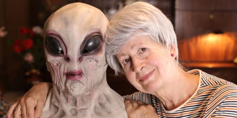 Některé ženy tvrdí, že s mimozemšťany mají hezký vztah. 