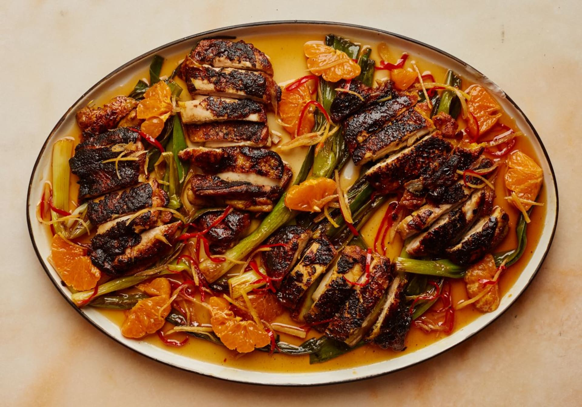 Tanned chicken with caramel dressing and clementine according to Ottolenghi