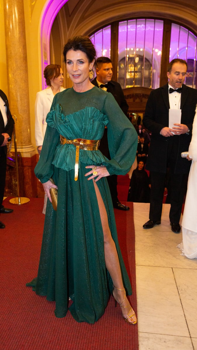Manželka herce Martina Dejdara Daniela Dejdarová zvolila šaty připomínající smaragd.