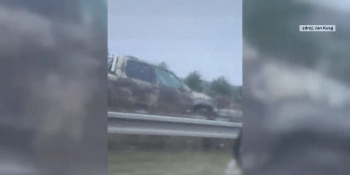 Mrazivé záběry z Pardubicka: Řidič se řítil v protisměru, auta brzdila na poslední chvíli