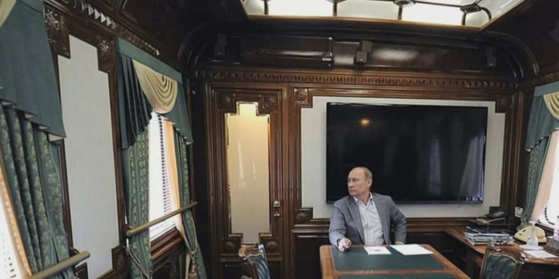 Vladimír Putin kvůli bezpečnosti čím dál častěji jezdí obrněným vlakem.