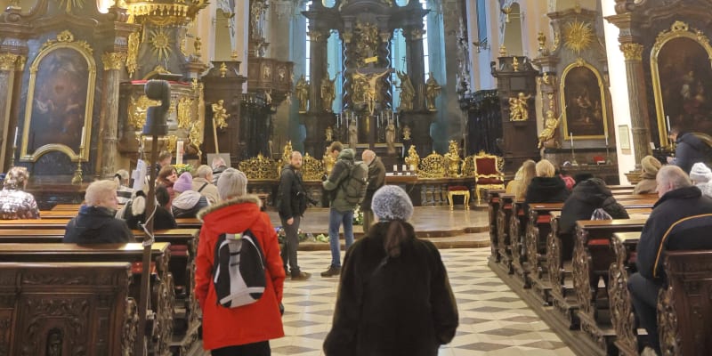 Bazilika Nanebevzetí Panny Marie v areálu Strahovského kláštera byla otevřena už hodinu před zahájením obřadu.