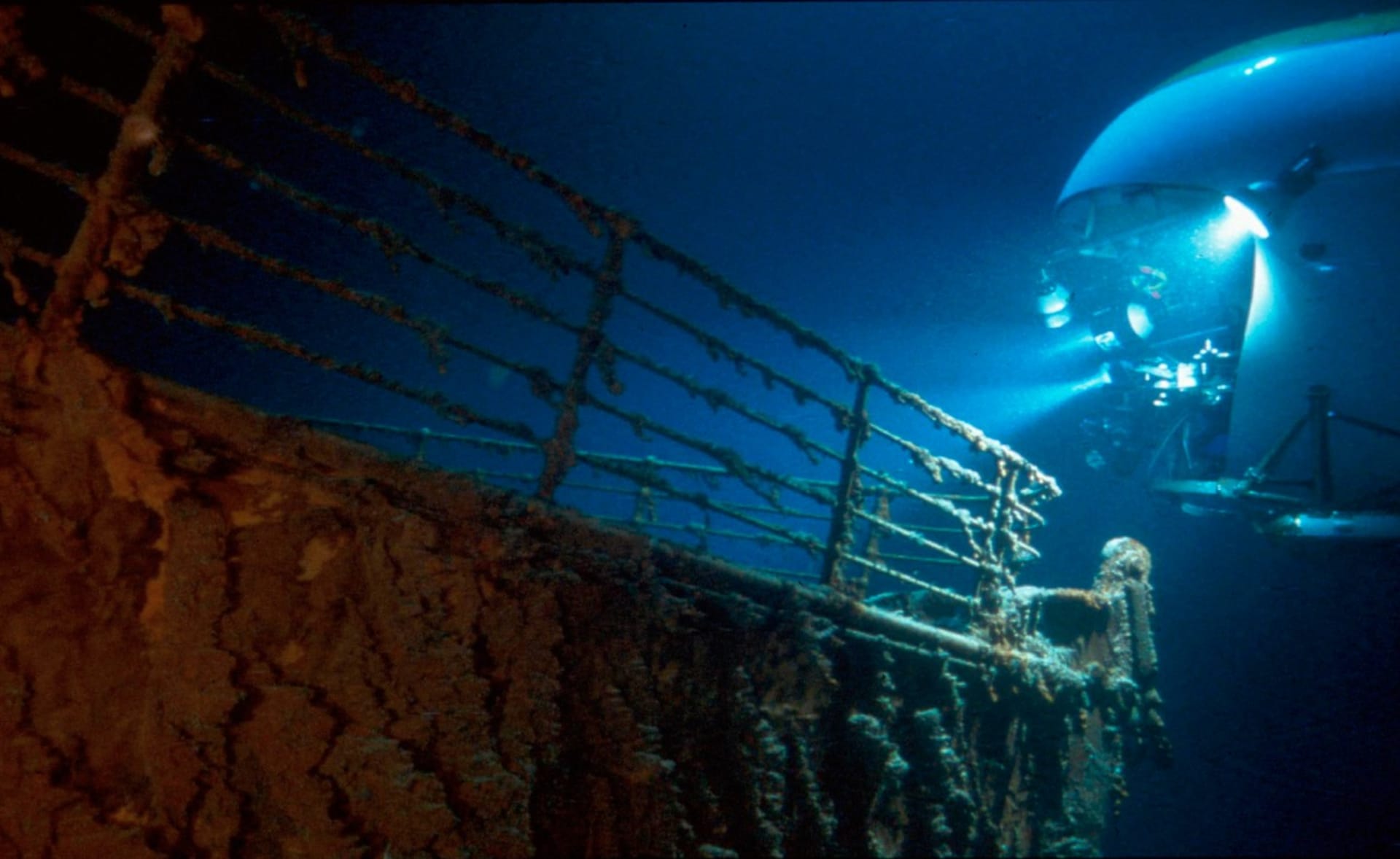 Vrak Titanicu a ponorka