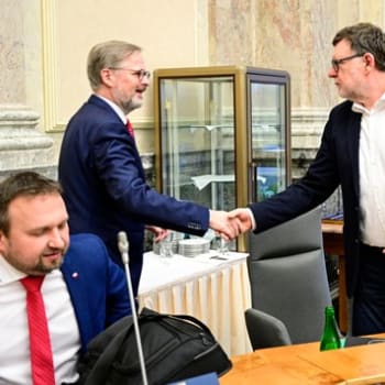 Ministr práce a sociálních věcí Marian Jurečka (KDU-ČSL), premiér Petr Fiala a šéf státní kasy Zbyněk Stanjura na jednání vlády.