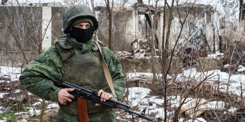 Separatistický ozbrojenec na Donbasu