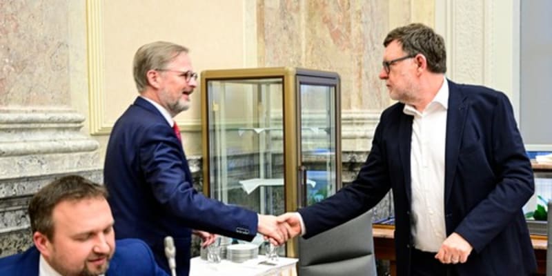 Ministr práce a sociálních věcí Marian Jurečka (KDU-ČSL), premiér Petr Fiala a šéf státní kasy Zbyněk Stanjura na jednání vlády.