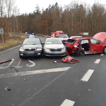 Nehoda čtyř vozidel na Rakovnicku
