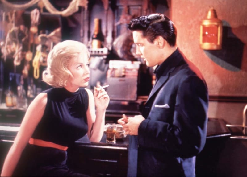 Stella po boku Elvise Presleyho ve snímku Girls Girls Girls (1962)