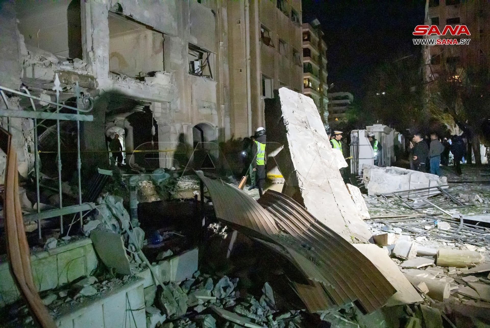Izraelská raketa zasáhla v Damašku bytový dům.
