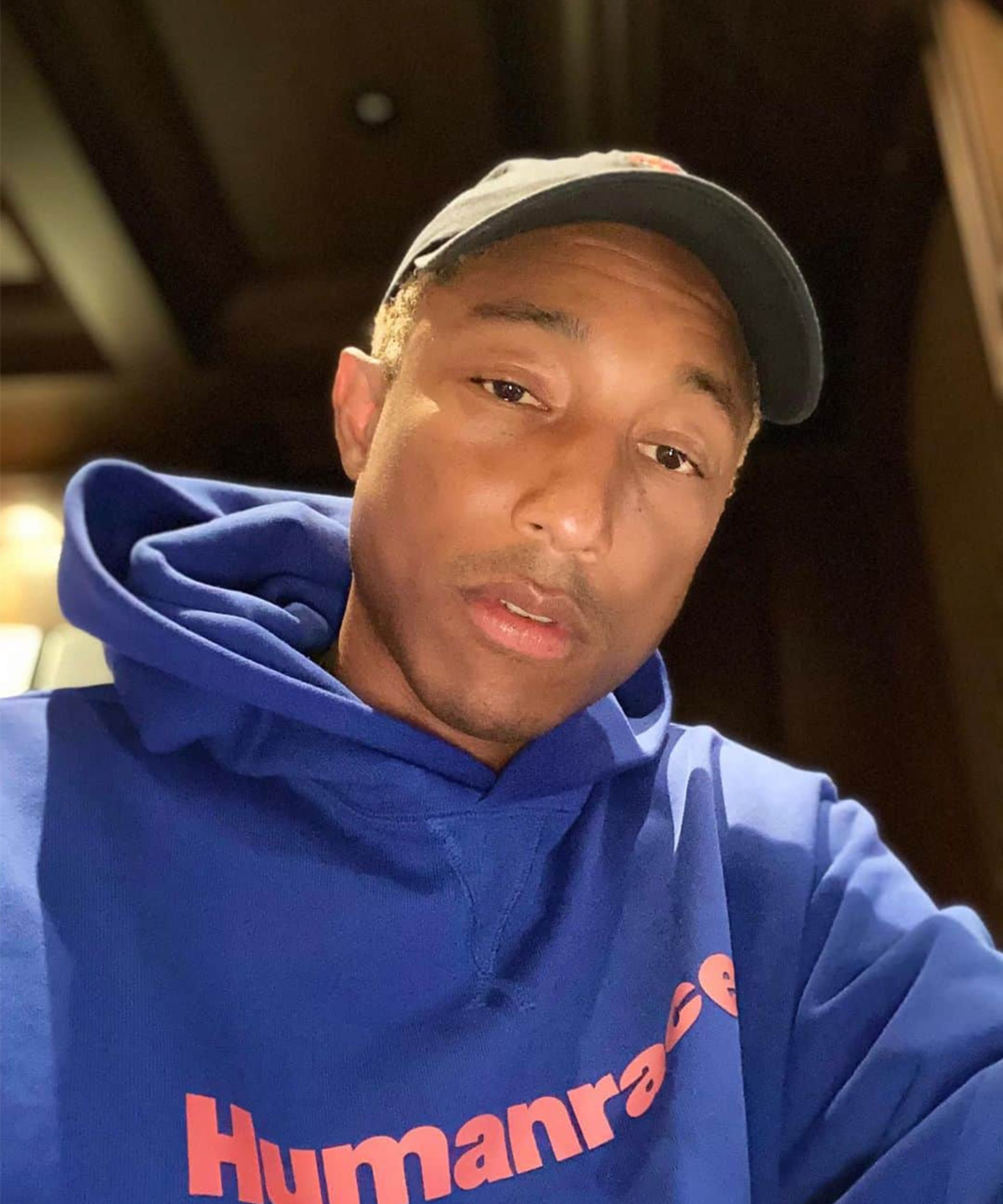 Pharrell dlouhodobě spolupracuje třeba se sportovním gigantem Adidas,  s nímž společně připravuje genderově neutrální kolekci Humanrace.