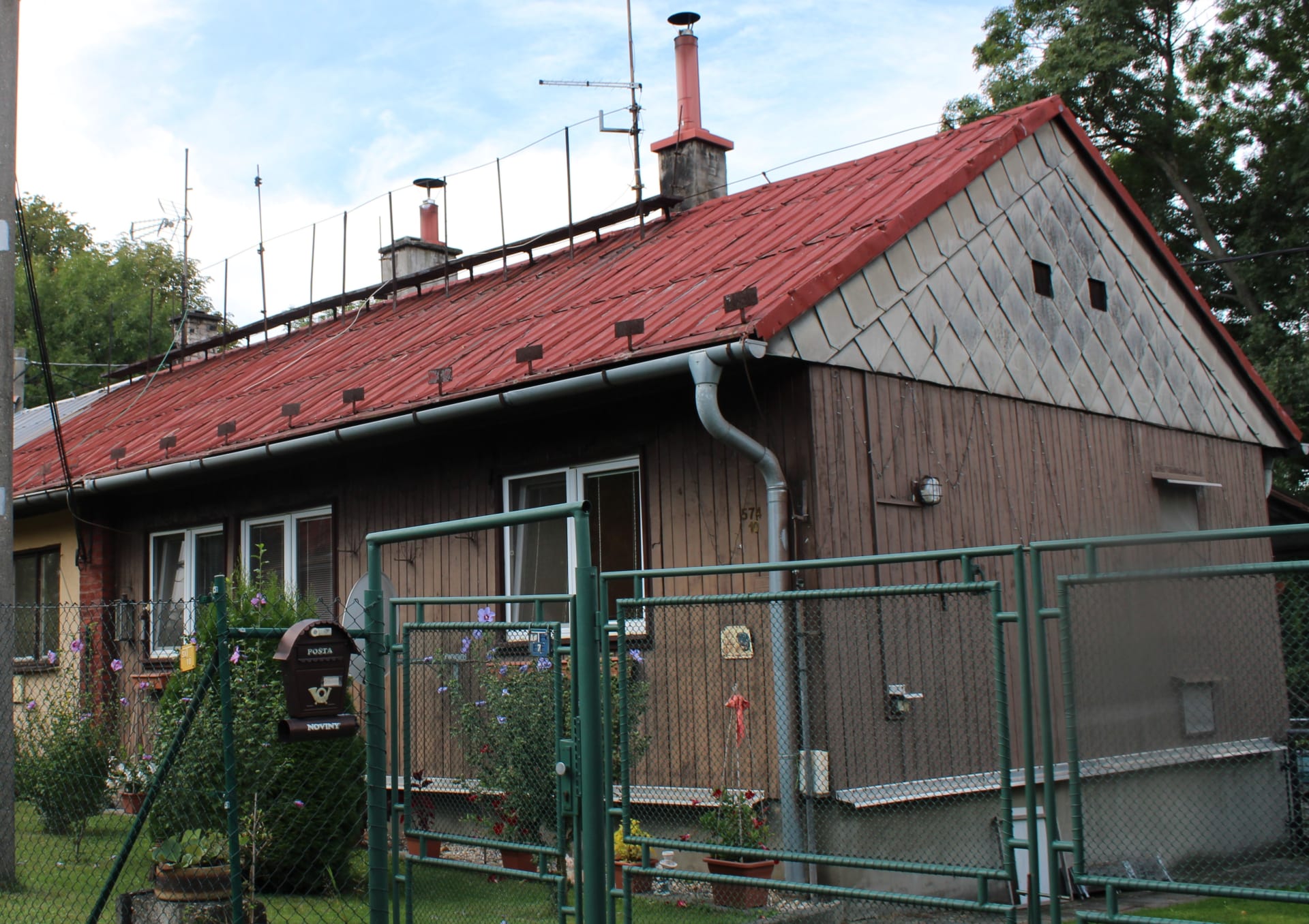 O finské domky na Ostravsku se rozhořel velký boj. Heimstaden chce prodávat polovinu domku až za dva miliony korun, nájemníci mluví o nulové hodnotě. 
