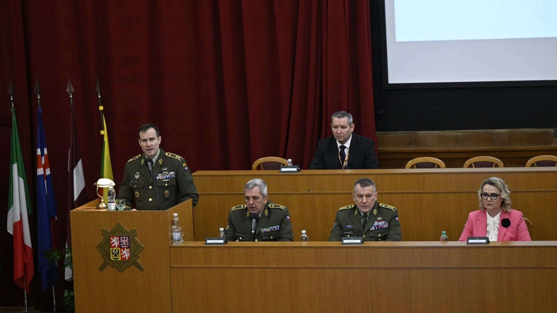 Velitelského shromáždění v Praze se zúčastnil Řehka i Černochová. 