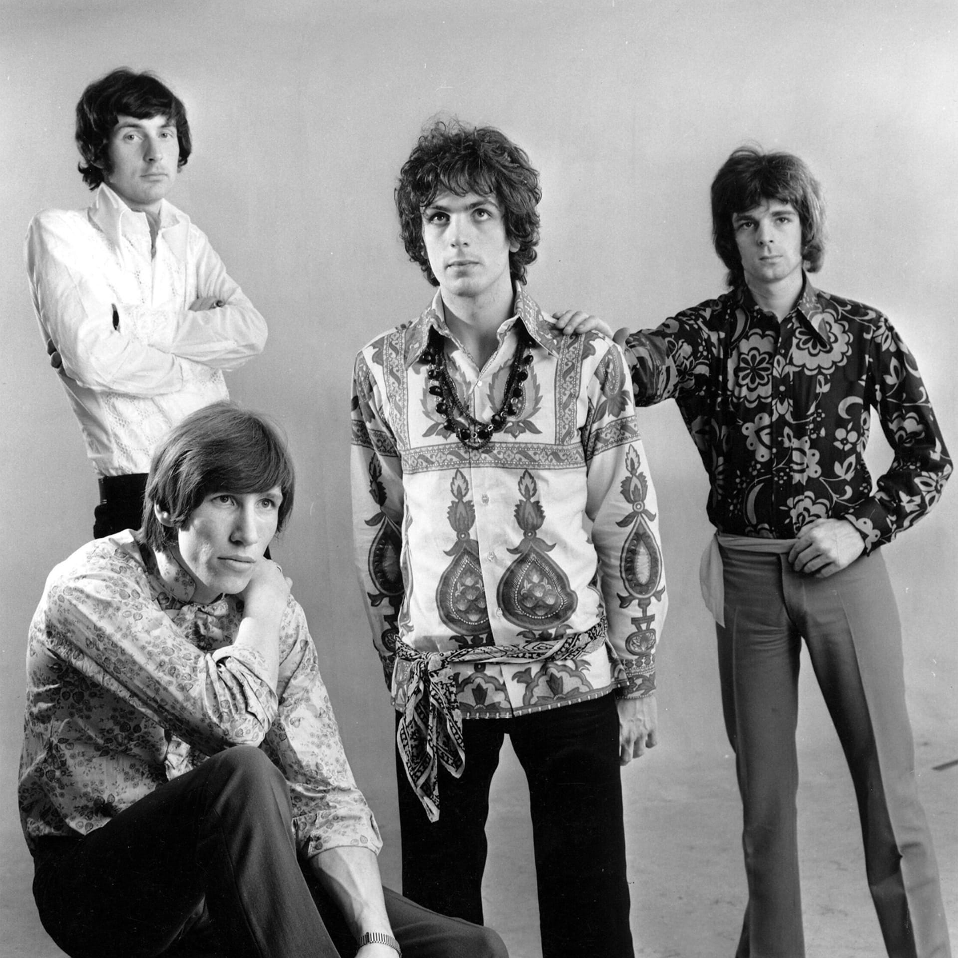 Pink Floyd ve složení Roger Waters (vlevo vepředu), Syd Barrett (uprostřed), Nick Mason (vlevo vzadu) a Rick Wright.