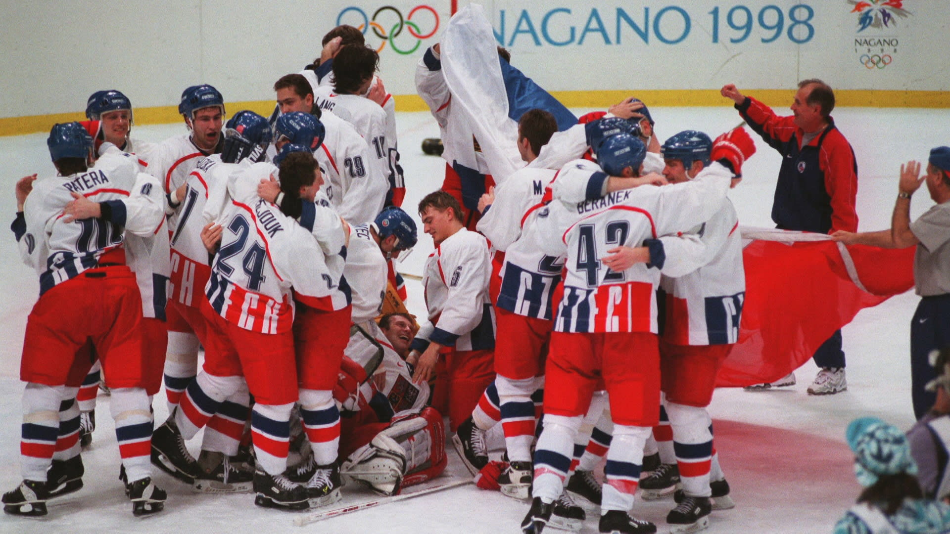 Čeští hokejisté před 25 lety přepsali dějiny.