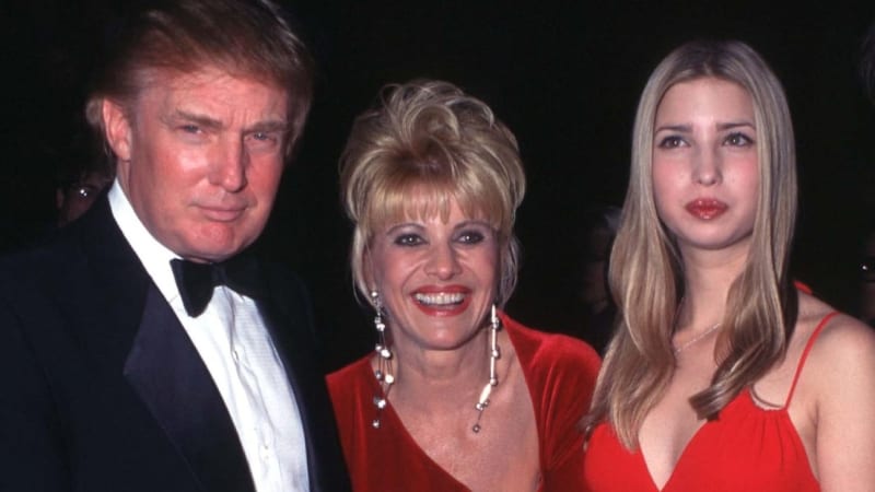 Ivana Trumpová s exmanželem Donaldem a dcerou Ivankou v roce 1998