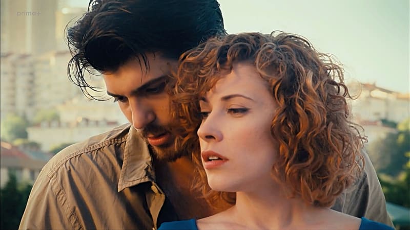 V turecké romantice s Canem Yamanem se herci odvázali. Více, než je v zemi zvykem