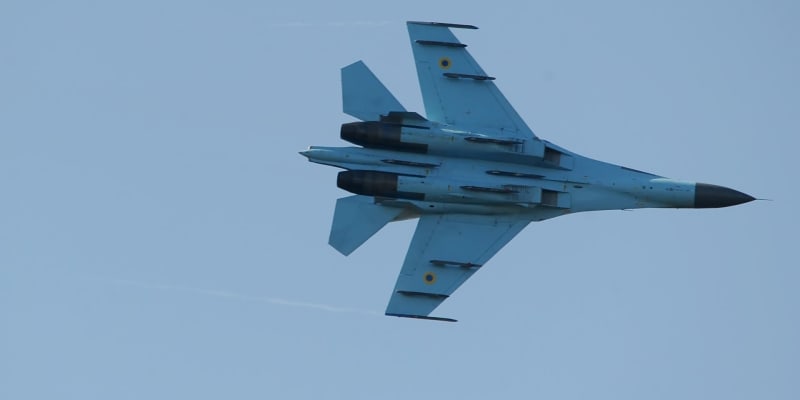 Ukrajinská stíhačka Flanker Suchoi Su-27 viděná během mezinárodních vojenských cvičení