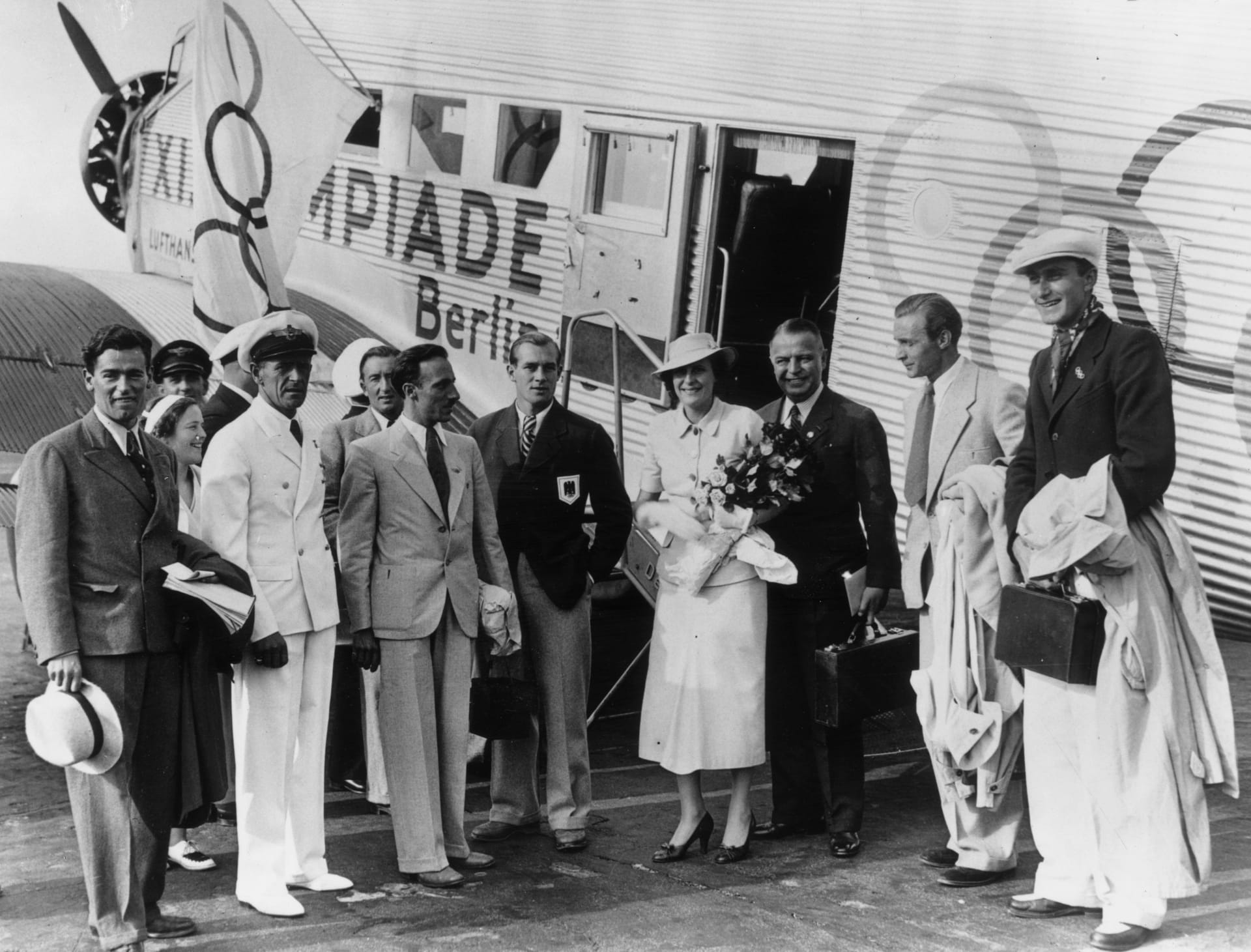 Leni Riefenstahlová se členy německé olympijské výpravy (1936)