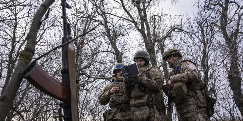 Ukrajinští vojáci u Vuhledaru (22. února 2023)