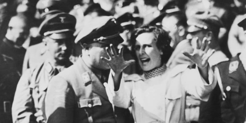 Propagandistka Leni Riefenstahlová na sjezdu nacistů