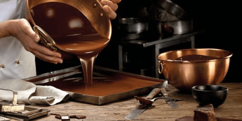 Příprava čokolády v děčínské čokoládovně