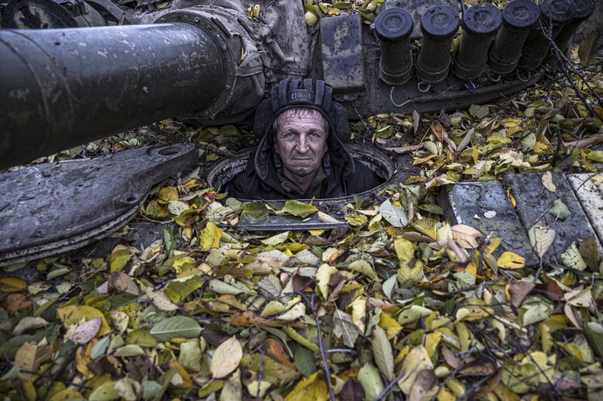 Ukrajinský obránce Bachmutu ve svém tanku