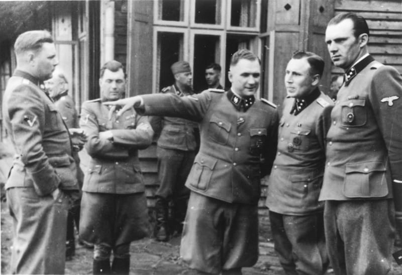 Mengele se svými nacistickými druhy