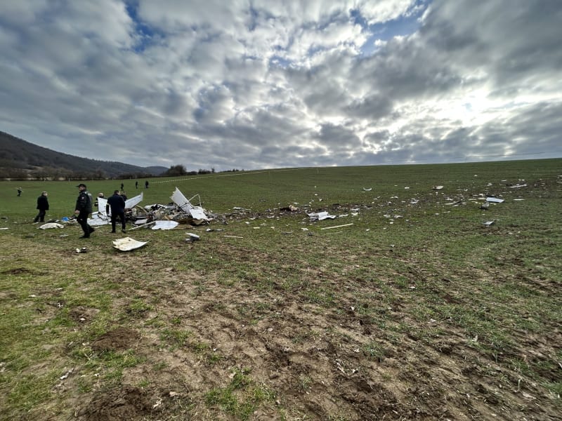 Při pádu letadla na Slovensku zemřeli čtyři lidé.