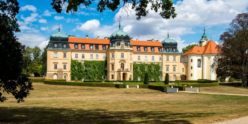 Barokní zámek je přechodným a letním sídlem našich prezidentů od roku 1921. 