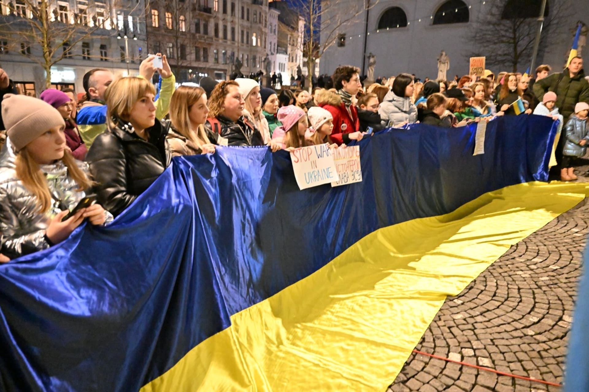 Rok bojů na Ukrajině si připomněli i v Brně.