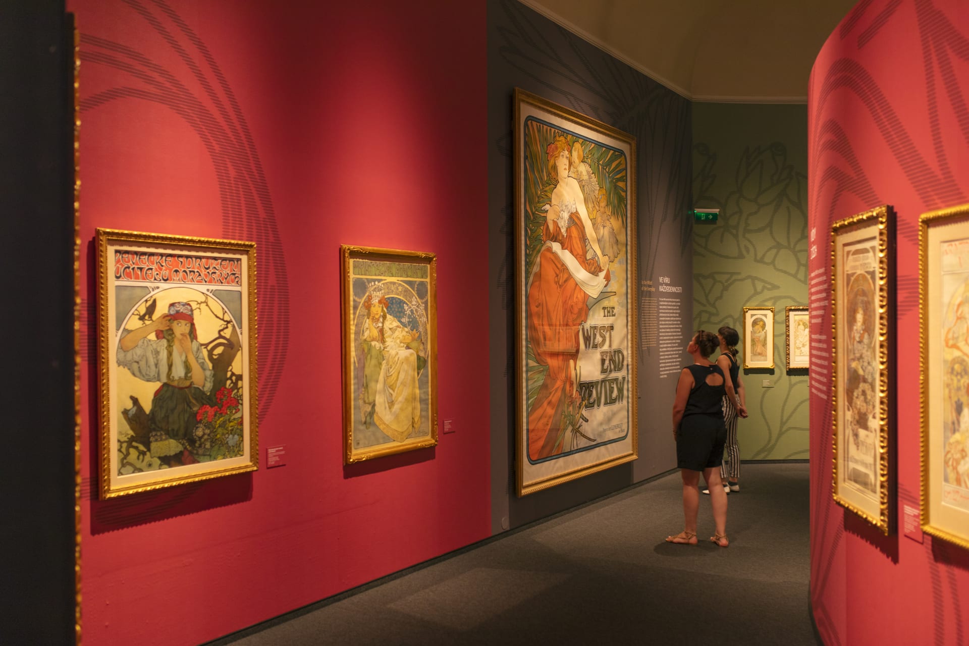 Díla Alfonse Muchy jsou mezi milovníky umění velmi oblíbená.