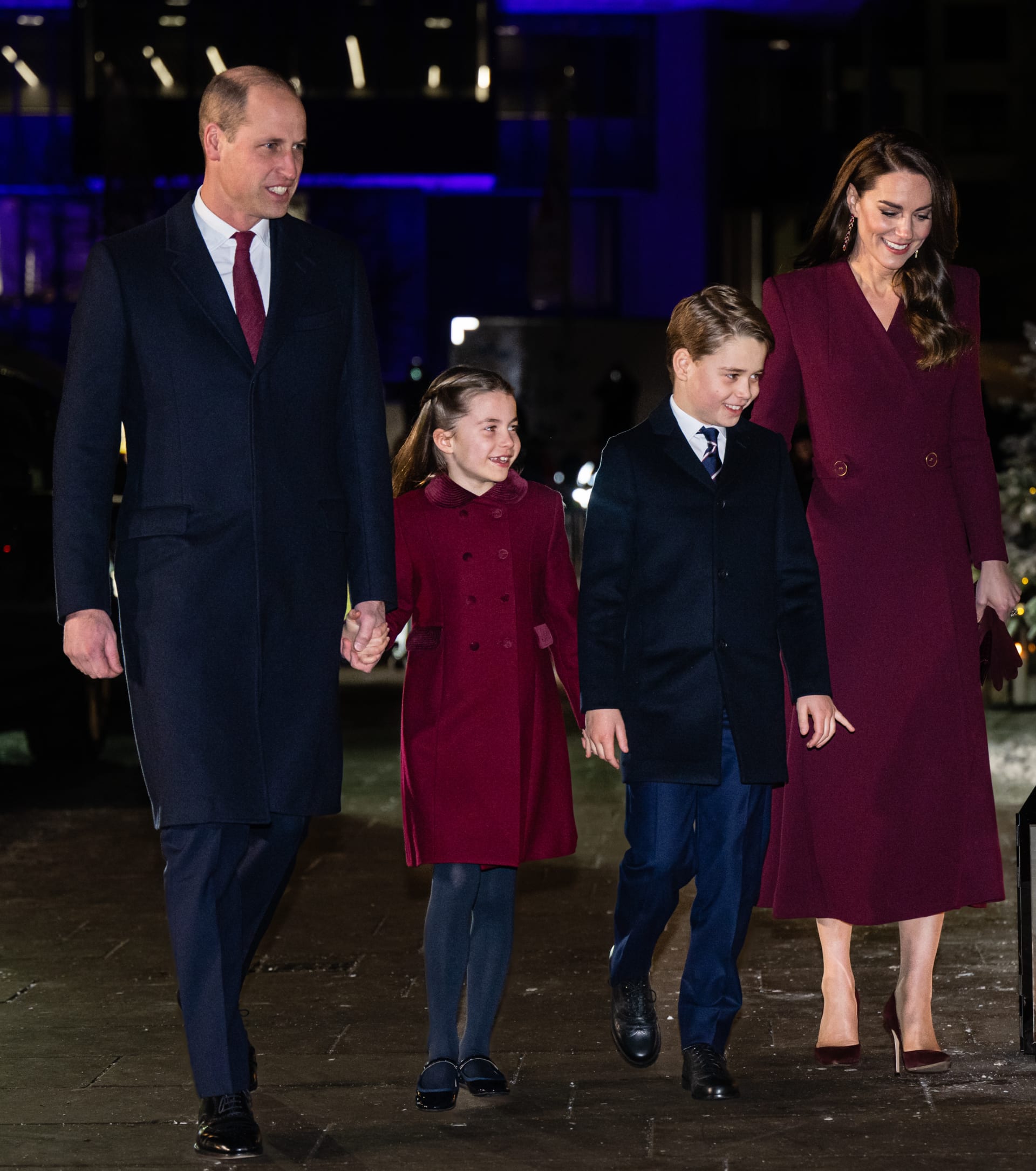 Vévoda s vévodkyní z Cambridge a dětmi. Chybí jen nejmladší Louis.