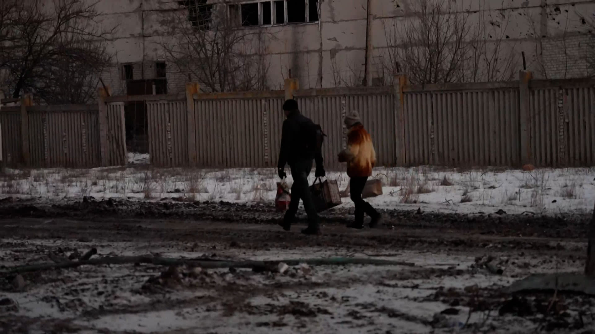 V ukrajinském Vuhledaru přežívá už jen hrstka místních obyvatel.