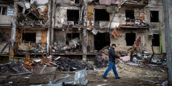 DEN PO INVAZI: Ukrajinská města jsou pod drtivou palbou, obránci na jihu proti Rusům padli