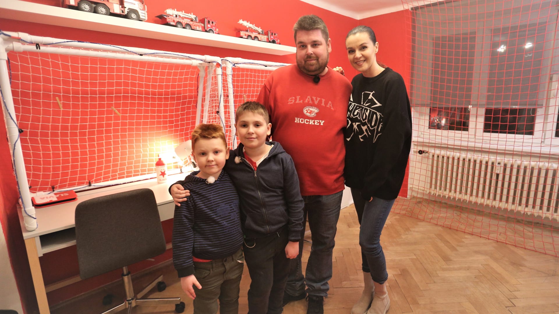 Jak se staví sen: Tomáš s oběma syny a moderátorkou pořadu Ivou Kubelkovou