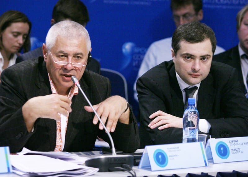 Gleb Pavlovskij (vlevo)