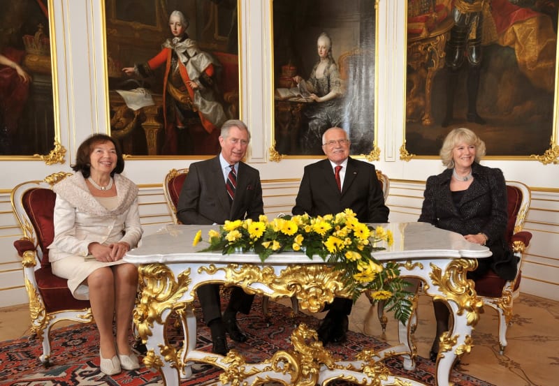 Livie a Václav Klausovi na audienci u prince Charlese, dnešního krále Karla III. (2010).