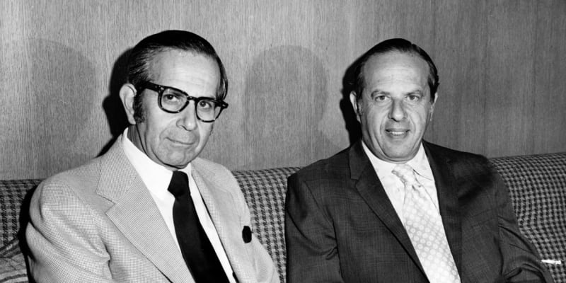 Americký producent Walter Mirisch se svým bratrem Marvinem