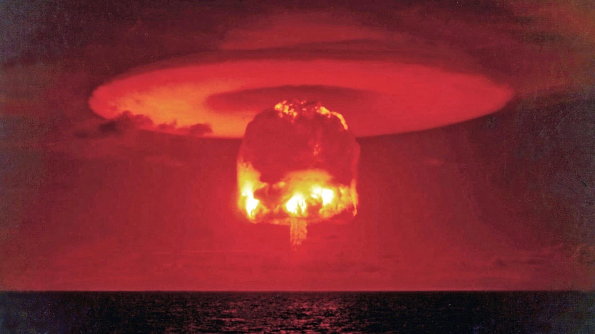 Jaderný výbuch na atolu Bikini v roce 1954