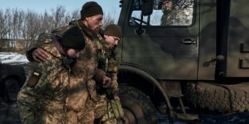 Fatální obklíčení Ukrajinci zažili už v Mariupolu. Z Bachmutu se zřejmě stáhnou, míní Zrno